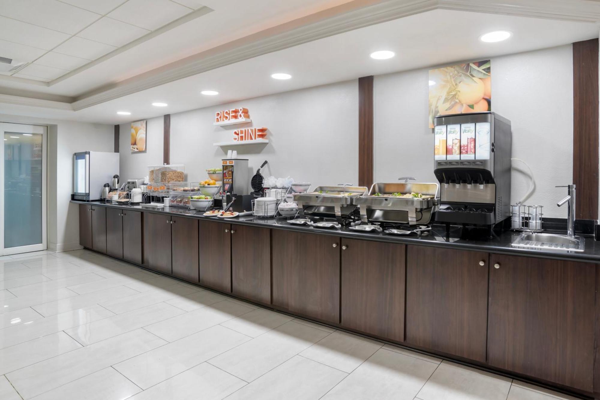Comfort Inn & Suites New Orleans Airport North Kenner Exterior photo