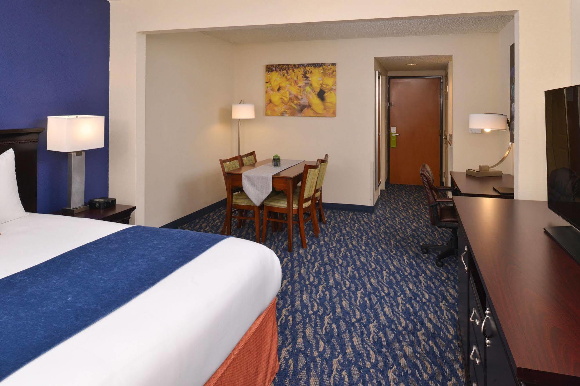 Comfort Inn & Suites New Orleans Airport North Kenner Exterior photo
